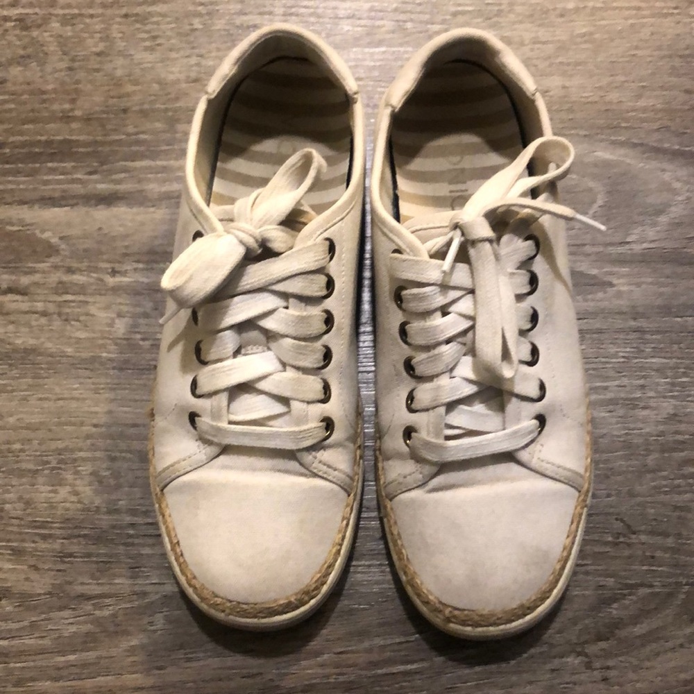 Vionic tennis shoes